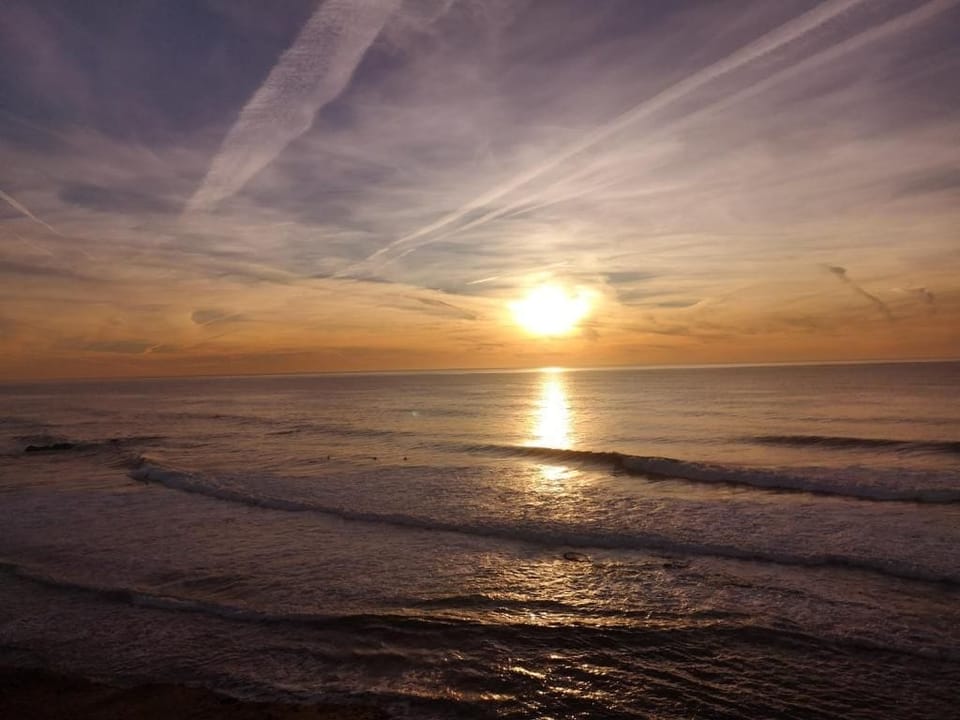 Family Surf Home - Bungalows Hotel in Lisbon District