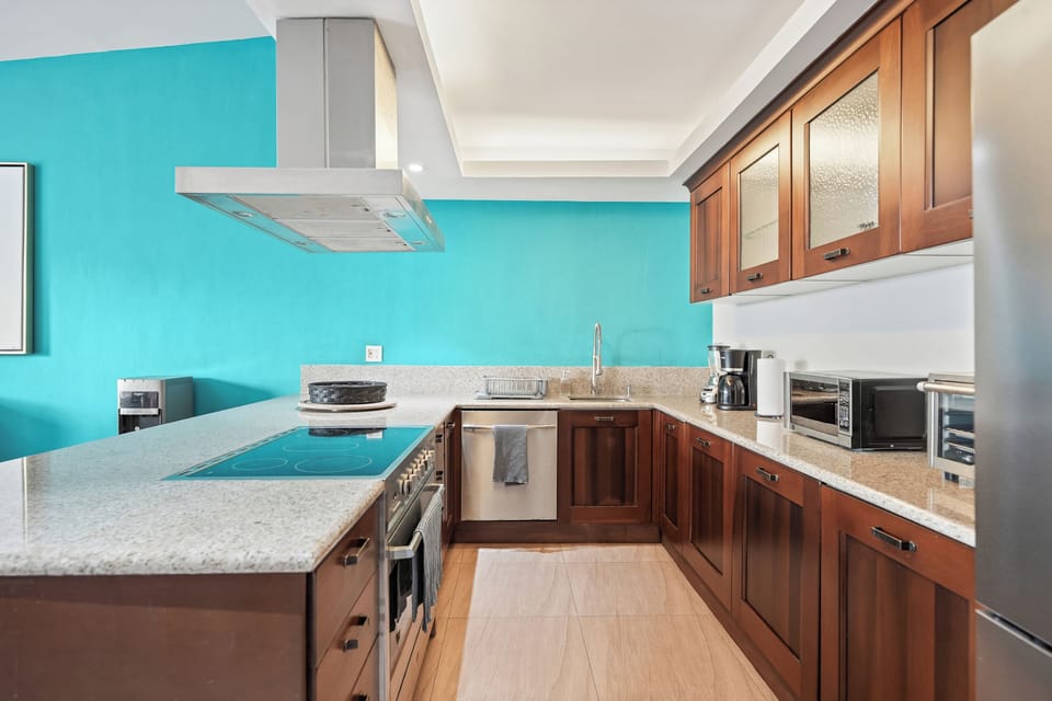 Comfort Condo, Balcony, Sea View | Private kitchen