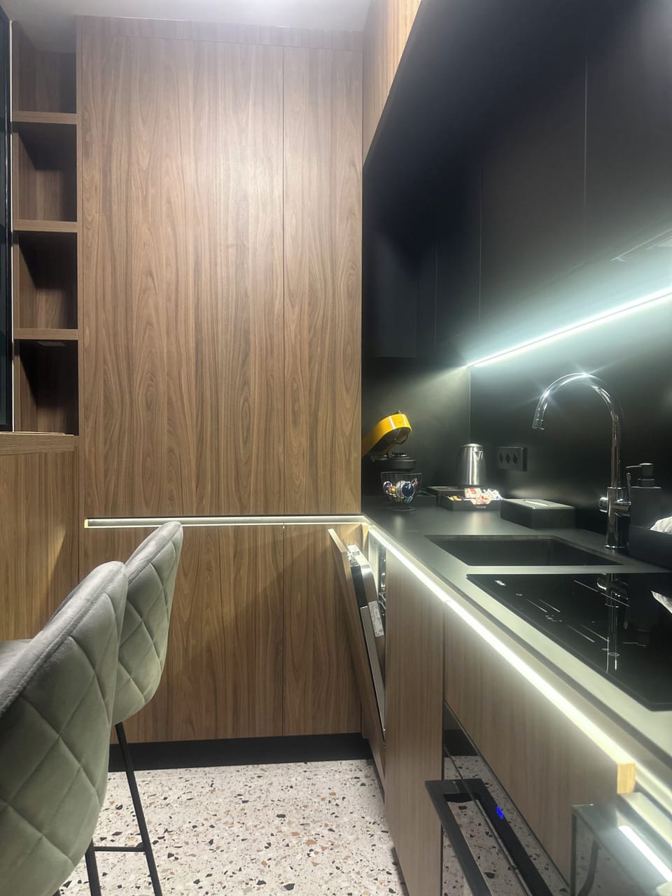Deluxe Apartment, Courtyard View | Private kitchen | Coffee/tea maker
