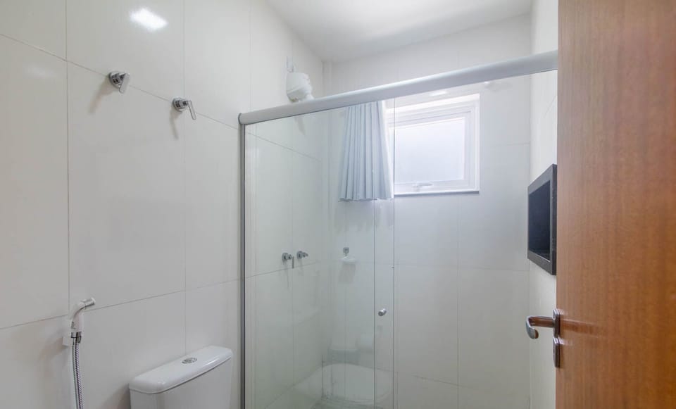 Villa | Bathroom | Separate tub and shower