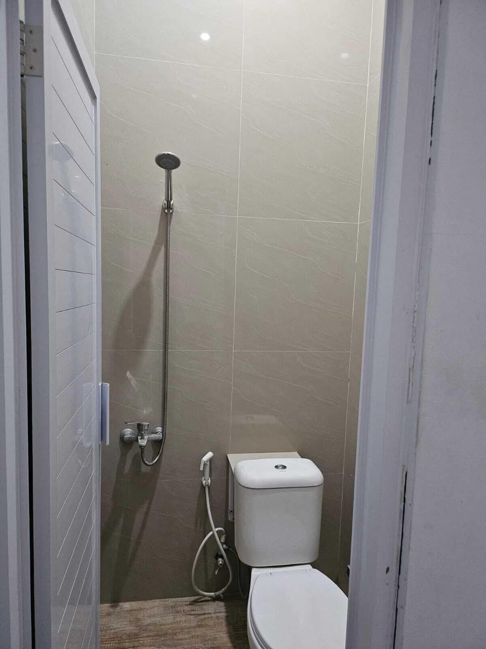 Deluxe Double Room | Bathroom | Shower, rainfall showerhead, free toiletries, towels