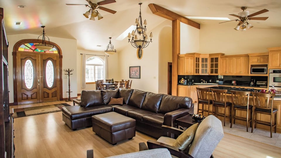 House (4 Bedrooms) | Interior