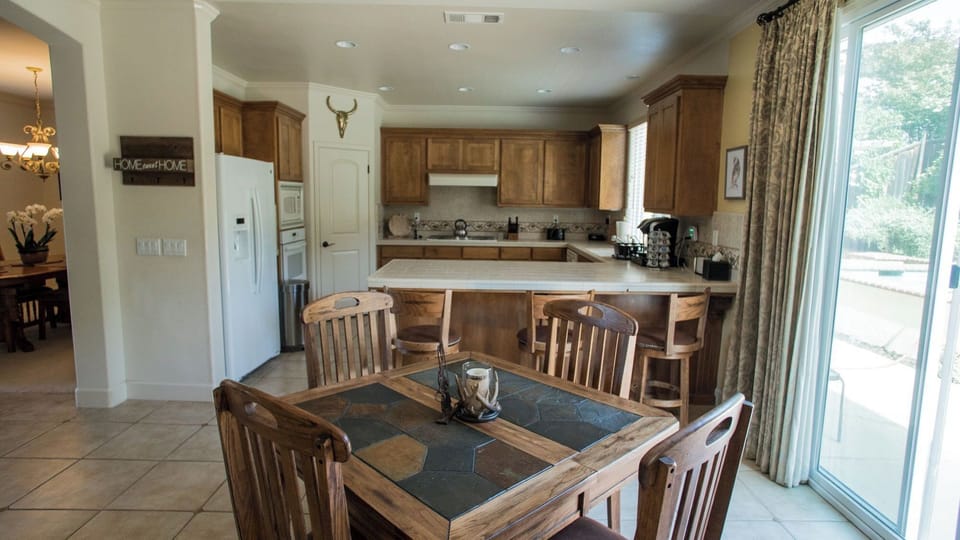 House (4 Bedrooms) | Interior