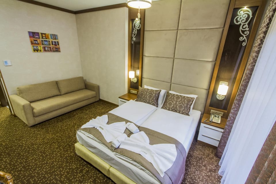 Deluxe Triple Room, Balcony | In-room safe, desk, blackout drapes, soundproofing