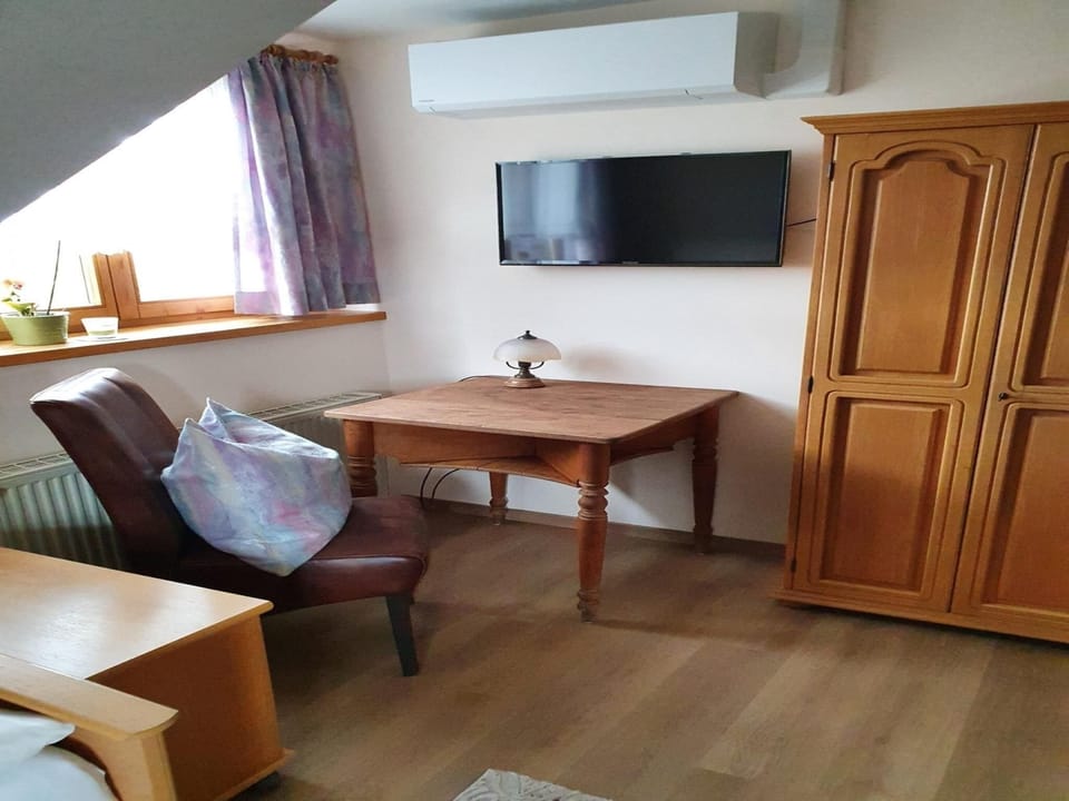 Twin Room | Desk, WiFi (free)