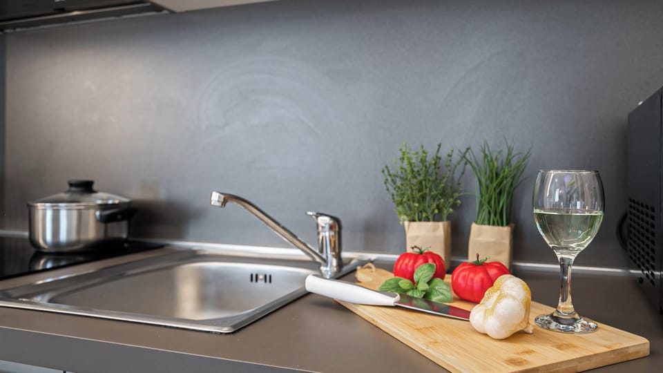 Apartment (2 Bedrooms) | Private kitchenette | Espresso maker, microwave, oven, electric kettle
