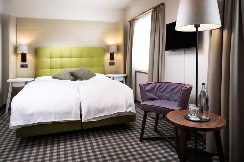 Grandlit | Laptop workspace, WiFi (free), individually decorated, bed sheets