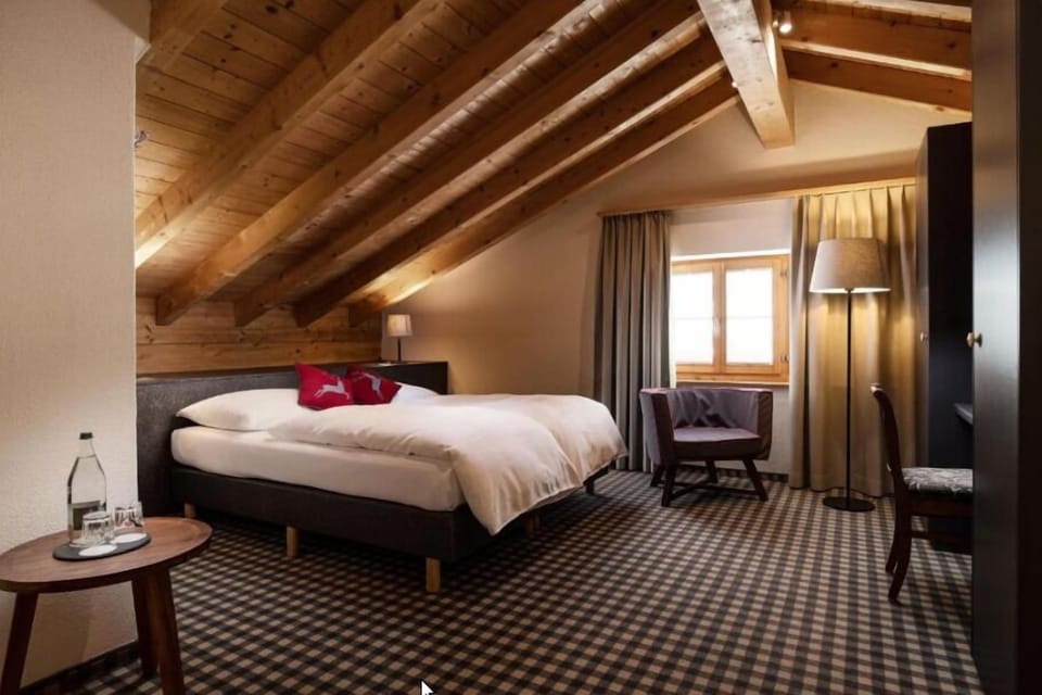 Double Room | Laptop workspace, WiFi (free), individually decorated, bed sheets