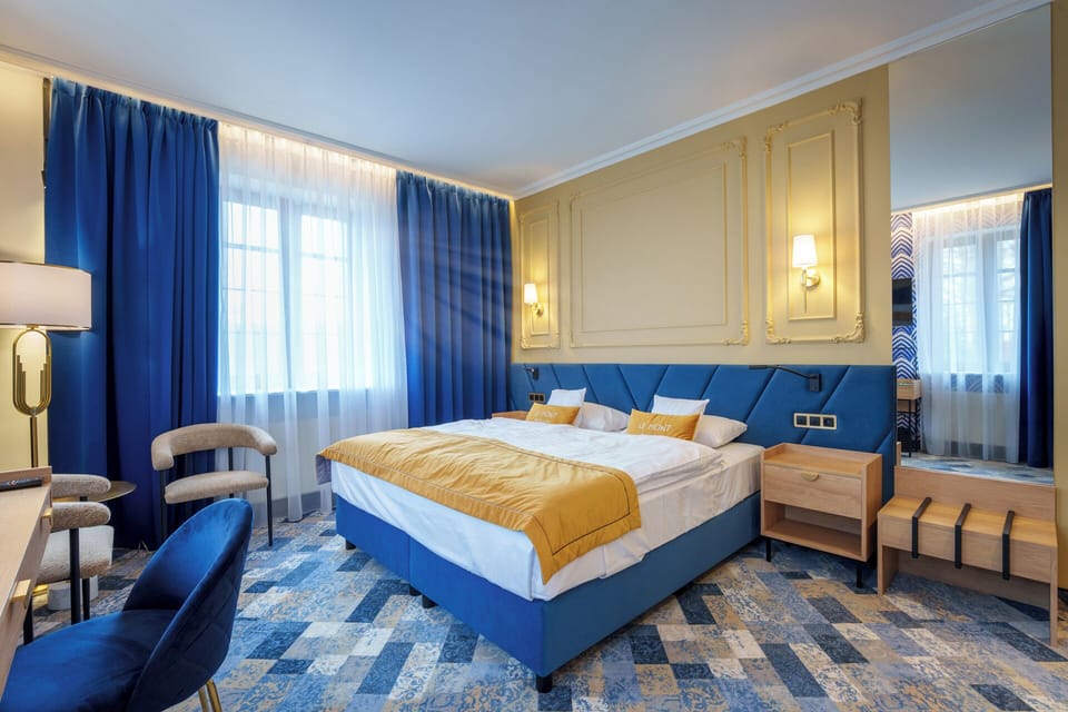 Deluxe Double or Twin Room | In-room safe, desk, WiFi (free)