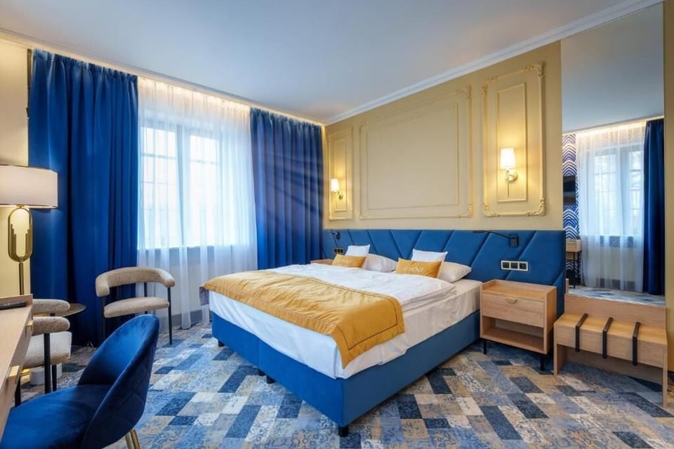 Deluxe Double or Twin Room | In-room safe, desk, WiFi (free)