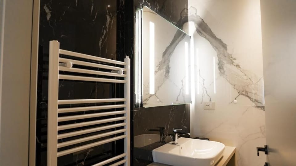 Premium Double Room, City View | Bathroom | Shower, free toiletries, hair dryer, slippers