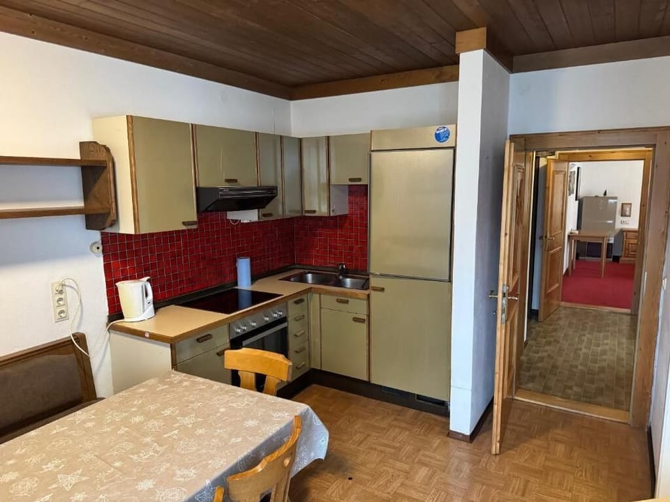 Standard Apartment, Garden View | Private kitchen