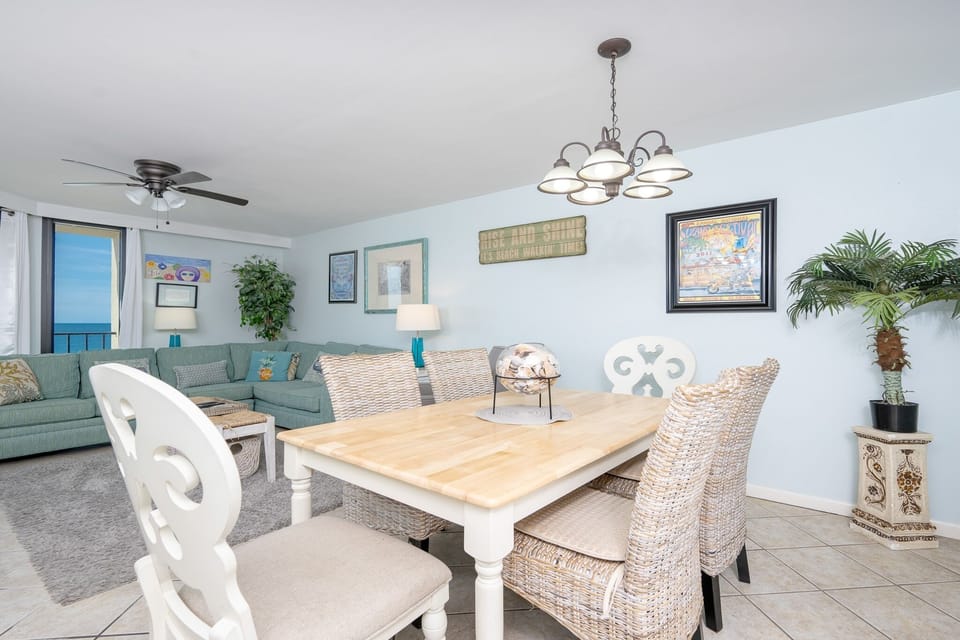 Condo, 2 Bedrooms | Dining
