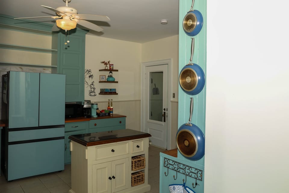 House, 4 Bedrooms | Private kitchen | Coffee/tea maker, fridge, oven, toaster