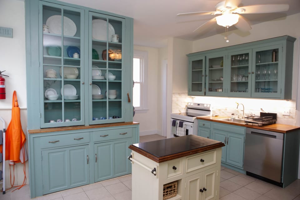 House, 4 Bedrooms | Private kitchen | Coffee/tea maker, fridge, oven, toaster