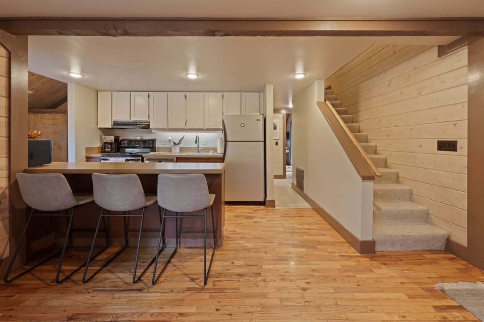 House, 2 Bedrooms | Private kitchen | Coffee/tea maker, fridge, oven