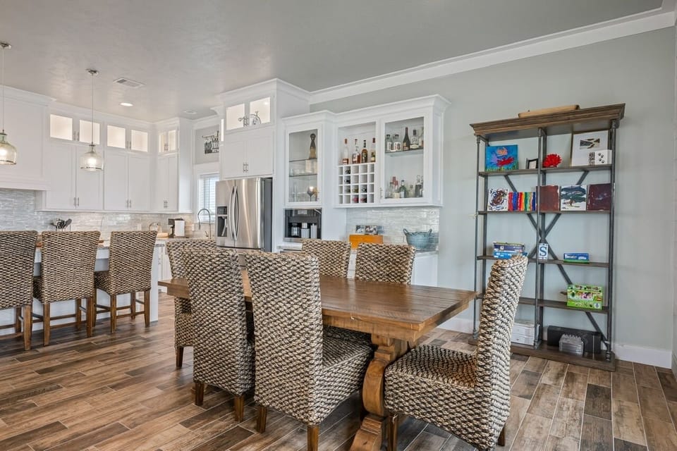 House, 5 Bedrooms | Dining