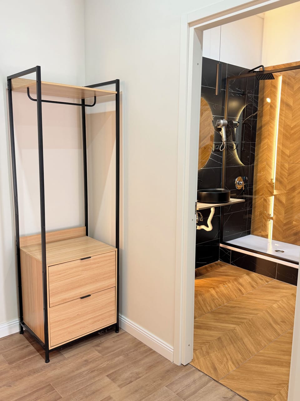 Deluxe Townhome | Desk, WiFi (free)