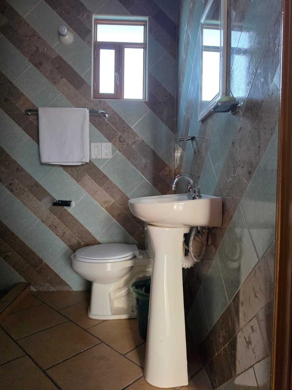 Economy Cabin | Bathroom | Towels, soap, shampoo