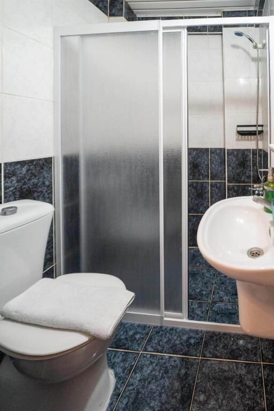 Classic Quadruple Room, Mountain View | Bathroom | Shower, free toiletries, hair dryer, towels