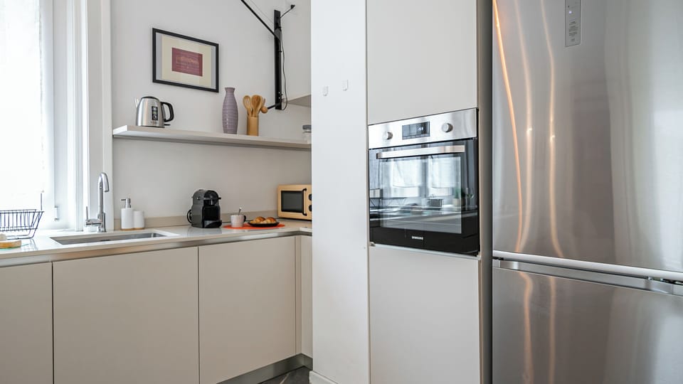 Apartment (1 Bedroom) | Private kitchen | Espresso maker, microwave, oven, stovetop