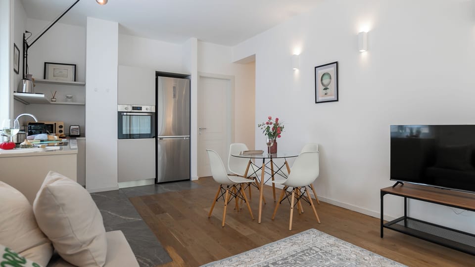 Apartment (1 Bedroom) | Private kitchen | Espresso maker, microwave, oven, stovetop