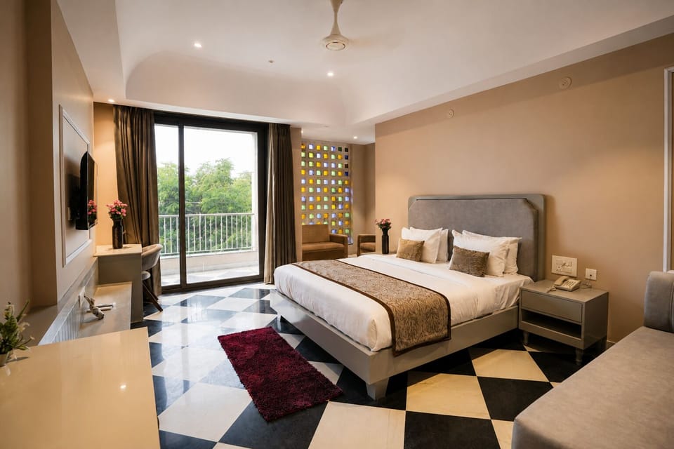 Luxury Garden View Room with balcony | Desk, WiFi (free)