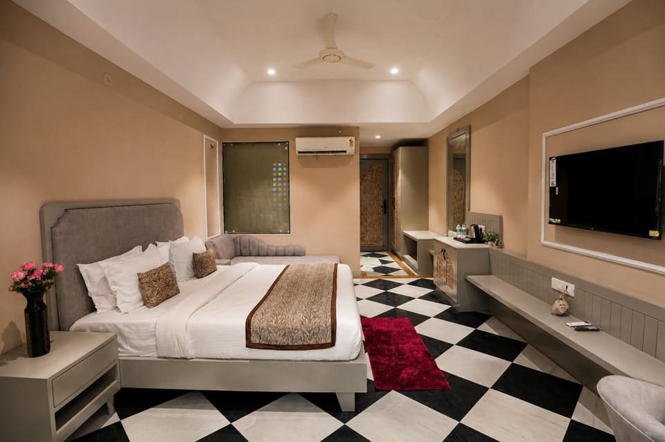 Luxury Garden View Room with balcony | Desk, WiFi (free)