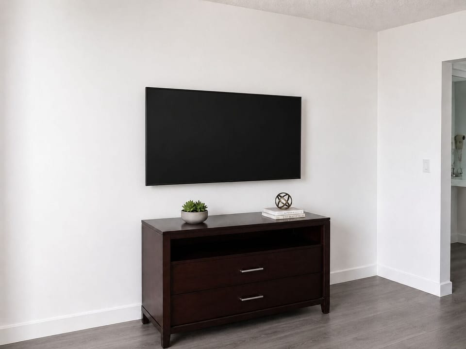 Suite, 1 Bedroom, Kitchen | Premium bedding, blackout drapes, iron/ironing board, WiFi (free)
