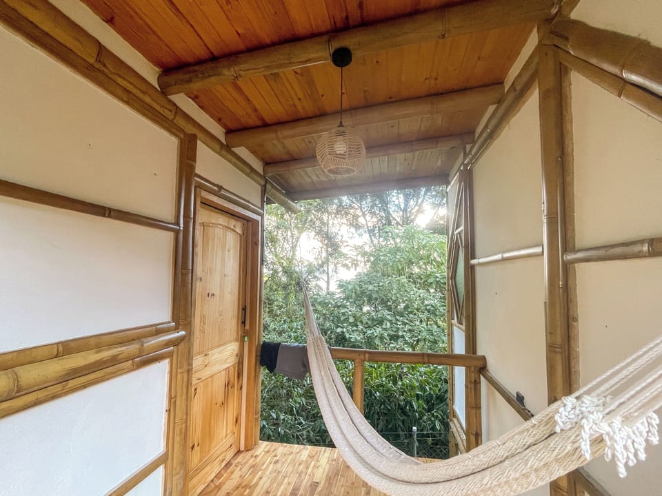 Comfort Room, Balcony, Lake View | Property grounds