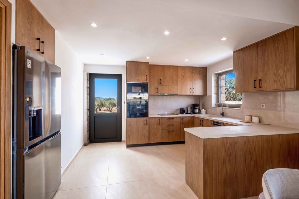 Deluxe Villa, Sea View | Private kitchen | Coffee/tea maker, full-size fridge, microwave, oven
