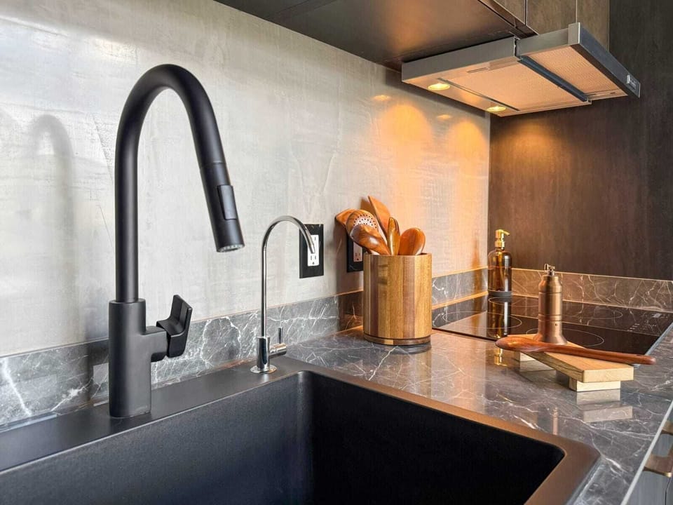Luxury Duplex, City View | Private kitchen | Full-size fridge, microwave, oven, stovetop
