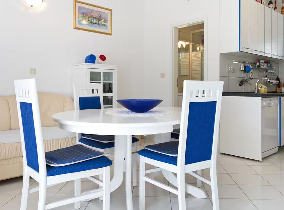 Apartment (Four Bedroom Apartment with Sea View ) | Dining room
