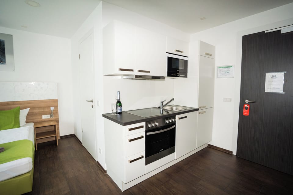 Studio, Kitchen | Private kitchen | Coffee/tea maker, electric kettle