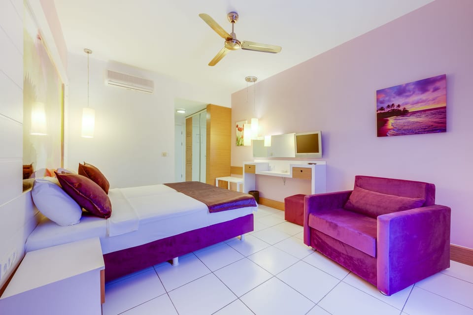 Standard Room | Cribs (free), bed sheets