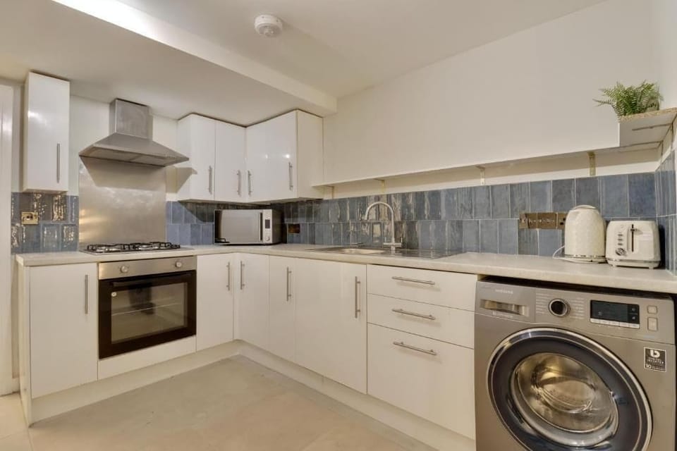 Apartment, 2 Bedrooms, Beach View | Private kitchen