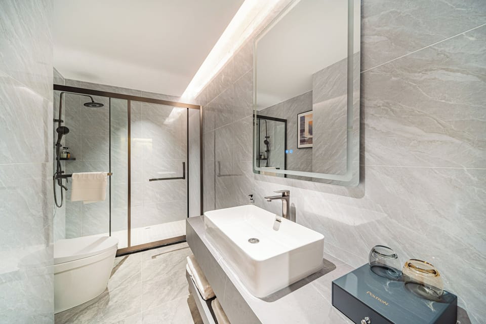 Shower, free toiletries, hair dryer, towels