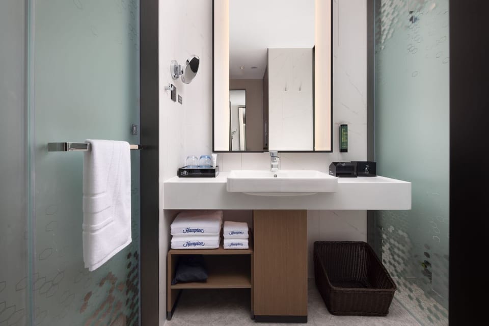 Classic Single Room | Bathroom | Shower, free toiletries, hair dryer, slippers