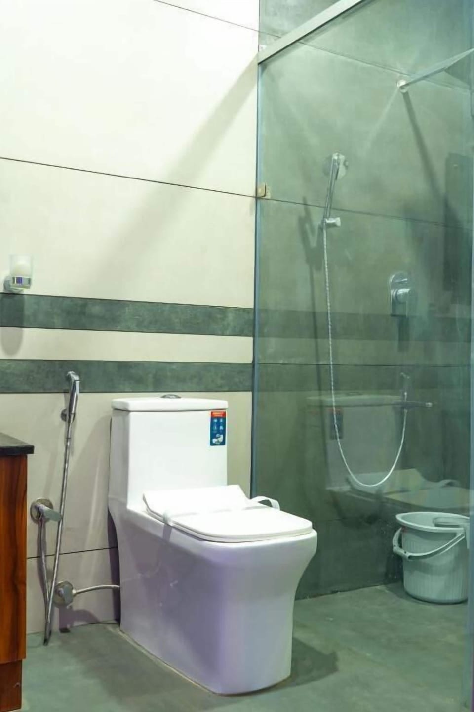 Deluxe Double Room, Balcony | Bathroom | Shower, free toiletries, towels, toilet paper