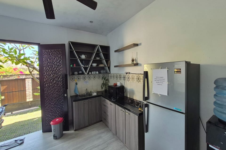 Coffee/tea maker, shared fridge, shared microwave, electric kettle