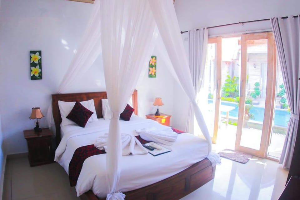 Double Room, Pool View | Minibar, desk, blackout drapes, WiFi (free)