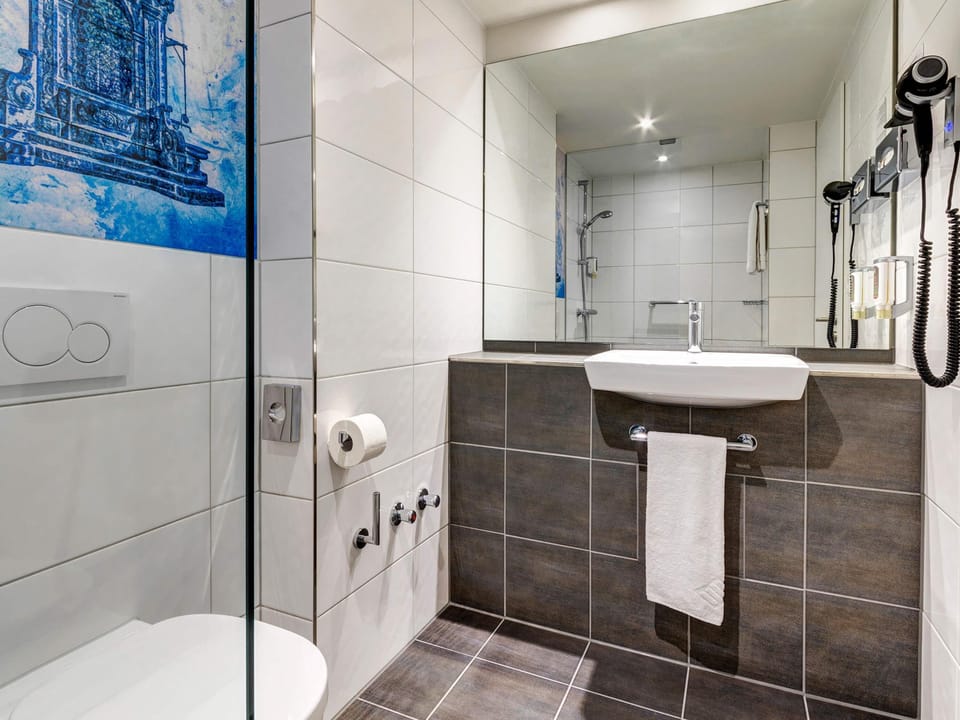 In-room safe, desk, soundproofing, iron/ironing board