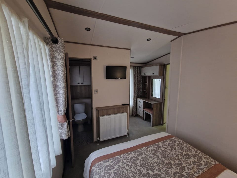 3 bedrooms, WiFi (free), bed sheets