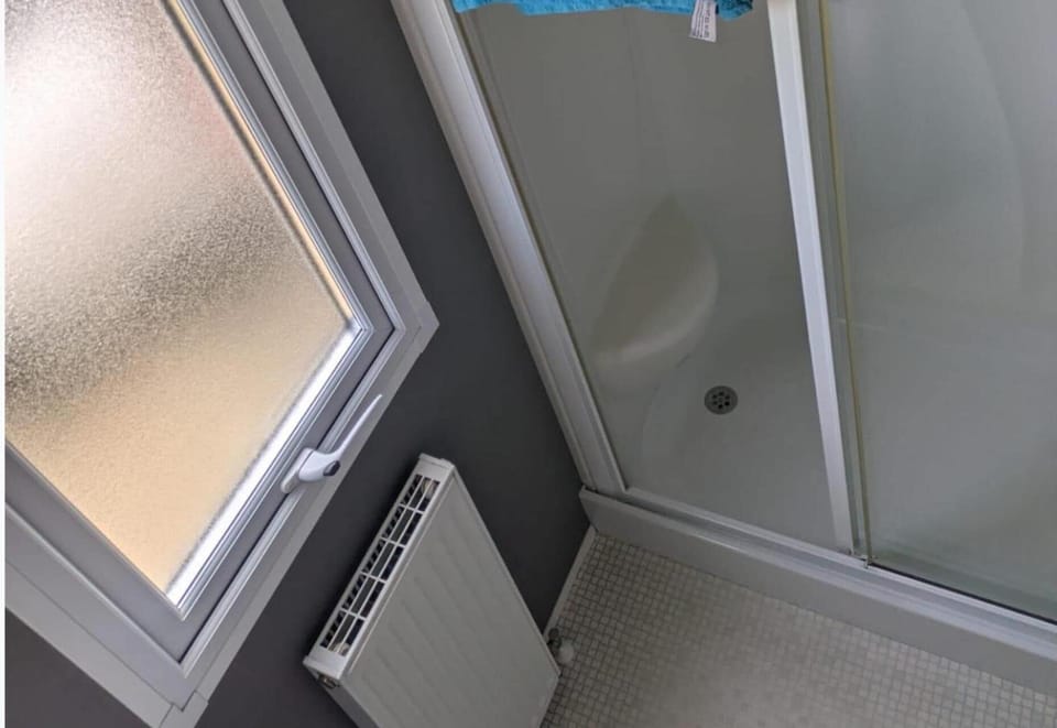 Holiday Home - Sleeps 8 - Beach Access House in England
