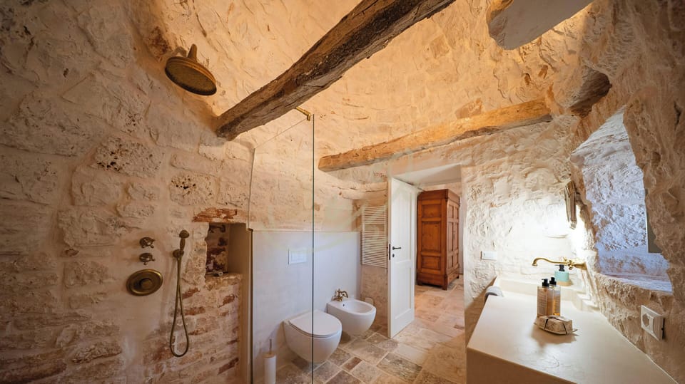 House, Hot Tub (2 Bedrooms) | Bathroom | Shower, free toiletries, hair dryer, bidet