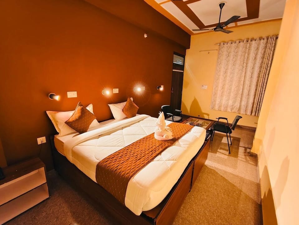 Deluxe Double Room, Pool View | Egyptian cotton sheets, premium bedding, pillowtop beds, desk