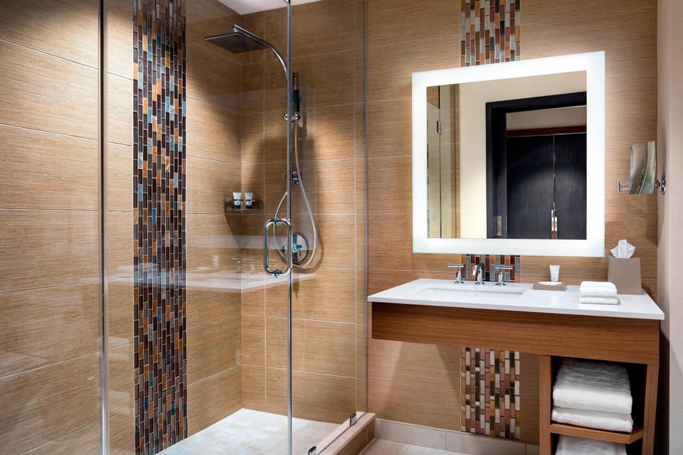 Combined shower/tub, free toiletries, hair dryer, bathrobes