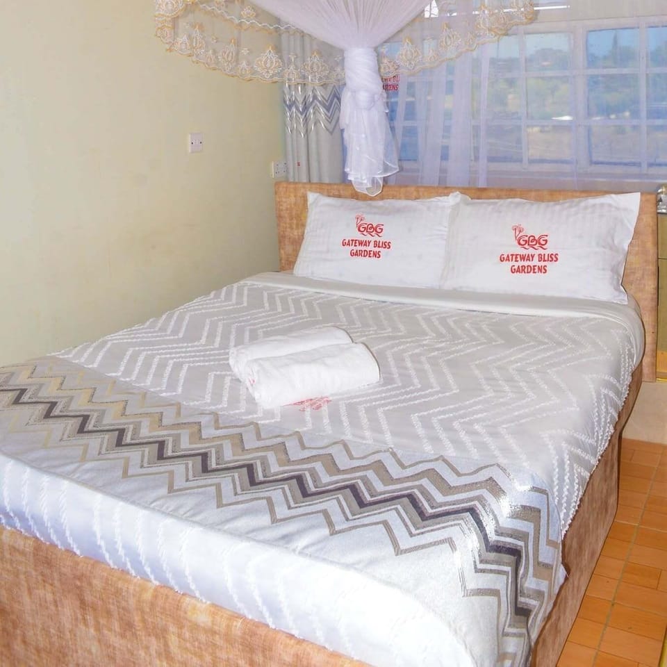 Deluxe Single Room | WiFi (free), individually decorated, individually furnished, bed sheets