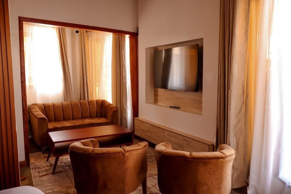 Deluxe Double Room | WiFi (free), individually decorated, individually furnished, bed sheets