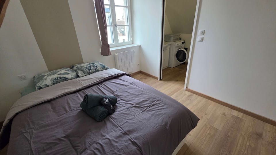 T2 l Gant Devant la Mairie - Calme - Centre Apartment in Arras